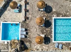 Cavos Bay Hotel & Studios