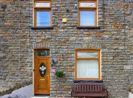 Heritage Cottage In Stunning Rhondda Valley With Amazing Views By StayStaycations, hotel v destinaci Pontypridd