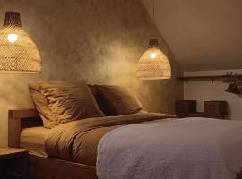 Gîte avec jacuzzi privatif - Haras Le Val Du Conte, hotel in Le Bouillon