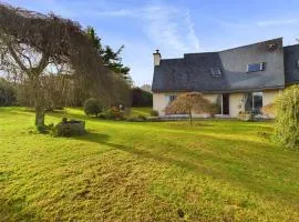 Grande maison spacieuse et moderne avec jardin