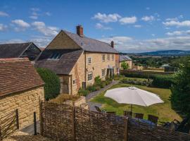 Beautiful Cotswold Farmhouse with Hot tub, hotel di Ashton under Hill