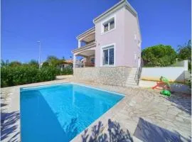Cozy Villa With Pool