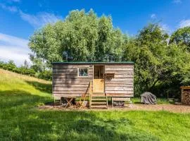 Bredon Hill Shepherds Hut & Hot Tub
