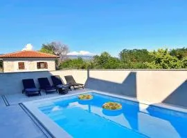 Apartment Bonum with Private Pool