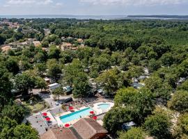 Domaine Résidentiel de Plein Air La Canadienne, hotel v destinaci Ares