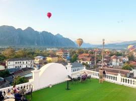 Sky hotel, hotel in Vang Vieng