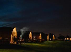 Saxon Meadow by Wigwam Holidays, villa in Tamworth