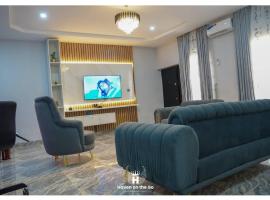 Luxury 3bedroom in Serene Estate Kubwa FCT, hotel v destinaci Kubwa