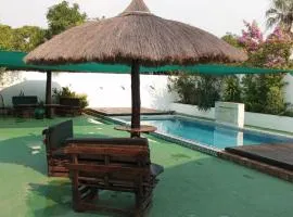 Casa mono ambiente y piscina.