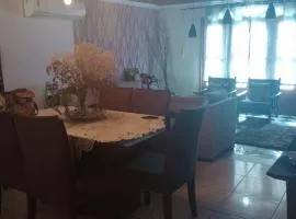 Casa térrea , bem localizada