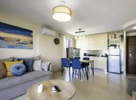 Lis153 by Smart Cozy Suites - Top Floors with Amazing City View - Available 24hr