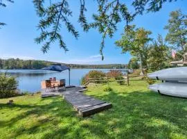 Lakeside, Dock, Hot Tub, Kayaks, Arcade, Playset