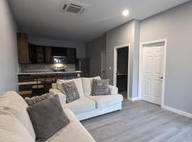 New 2 BR Unit in Prime Location (103), ξενοδοχείο σε Maryville
