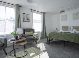 4-Bedroom Central Canterbury Cottage, hotel v destinaci Kent