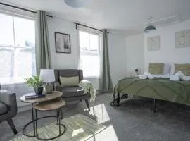 4-Bedroom Central Canterbury Cottage