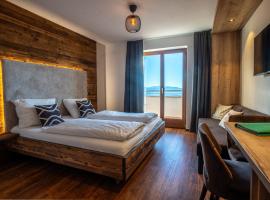 Pension Schlaneiderhof, hotel v destinaci Meltina