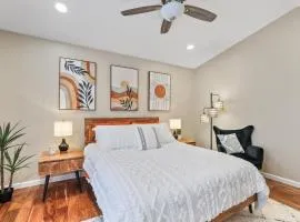 Spacious Cozy and Furnished Bedroom Private Bathroom, Close to Everything