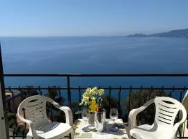 DAVANTI AL MARE, FRA PORTOFINO E LE 5 TERRE - IN FRONT Of THE SEA, BETWEEN PORTOFINO AND THE 5 TERRE
