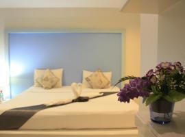 Phuket Racha Kata Homestay, hotell i Kata Beach