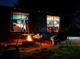 NEW RENOVATED FARM river view Cabin with wood burner pet friendly fire pit bbq
