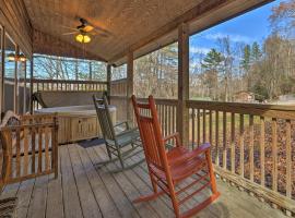 Cabin with Hot Tub - Near Nantahala Outdoor Center!, hotel i Bryson City