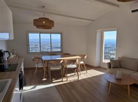 Appartement panoramique, clim, terrasse, 6 personnes、Lacosteのホテル