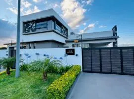 Villa Palmeras - 4 Bedrooms AC Modern Luxury Villa
