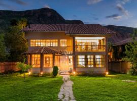 Spacious entire house with awesome mountain views, Hotel in Urubamba