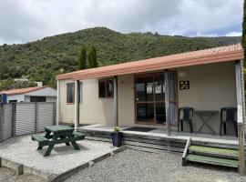 Waikawa Bay Self Contained Cabins, hotel i Picton