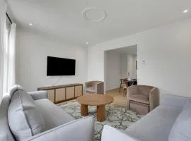 2-Floor Urban Escape for 6 - Patio Charm