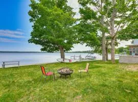 Charming Bear Lake Cottage with Dock and Paddleboards!