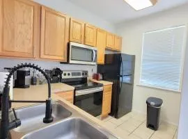 2 Master Suite Apartment near North Florida Regional Med, UF Health, & Mall
