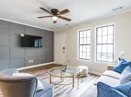 Beautiful 2 bdr Townhome w King bed and free wifi