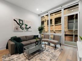 Chic 2BR 2BA Condo with Balcony - River North Chicago, apartmán v rezidenci v destinaci Chicago