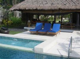 Pool villa not overlooked、Montongbuwohのホテル