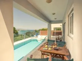 Elegant Villa in Planos + Private Pool.