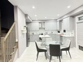 4-Bdrm Comfort with Fireplace mins from Downtown