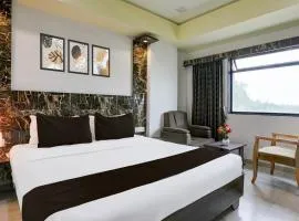 Super Townhouse Anand Formerly Hotel The Maison