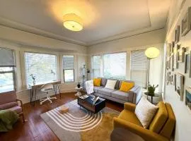 Bright, Modern & Artsy Space