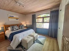 Spacious George self catering apartment for families, golfers, business travellers and couples 1 queen bed 2 sleeper couches