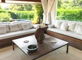 Maison d'exception à Arbonne, piscine privée saisonnière.