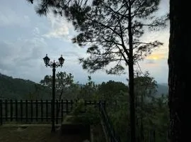 ELIVAAS Goldencrest 6 BHK Villa Nestled in the Hillside of Kasauli