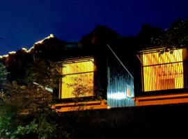 Black Stone Hilltop Great Wall Lodge, hotel en Simataicun