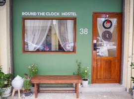 Round The Clock Hostel, hotel v destinaci Samphanthawong