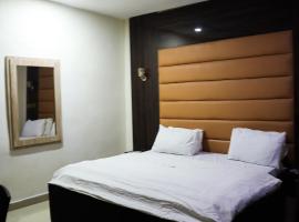 La Villa Hotel and Resort, hotel v mestu Awka