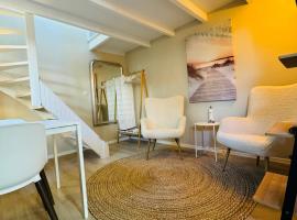 Cosy summerhouse, hotel i Noordwijk