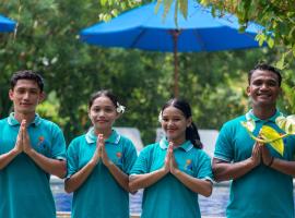 Puri Sari Beach Hotel، فندق في لابوان باجو