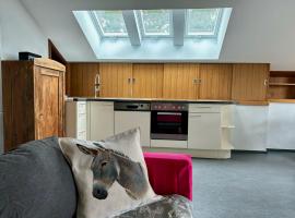 Chalet zur Eselei โรงแรมในลันด์สแบร์กอัมเลคช์