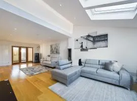 Sleek and Spacious in The Park