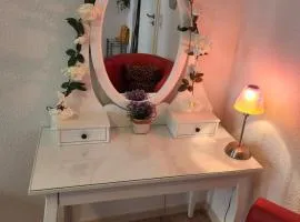 HBS TOP- PREIS, 2 Zimmer SD FeWo, 2x Doppelbett, 1 Einzelbett möglich 54 qm, große Küche Bad WC Einfach und gut VB-Preis